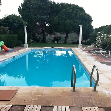 Luxurious Estepona: Private Pool Retreat *