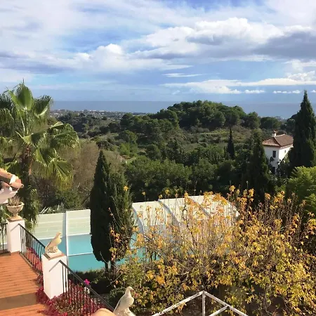 Luxurious Estepona: Private Pool Retreat Villa *